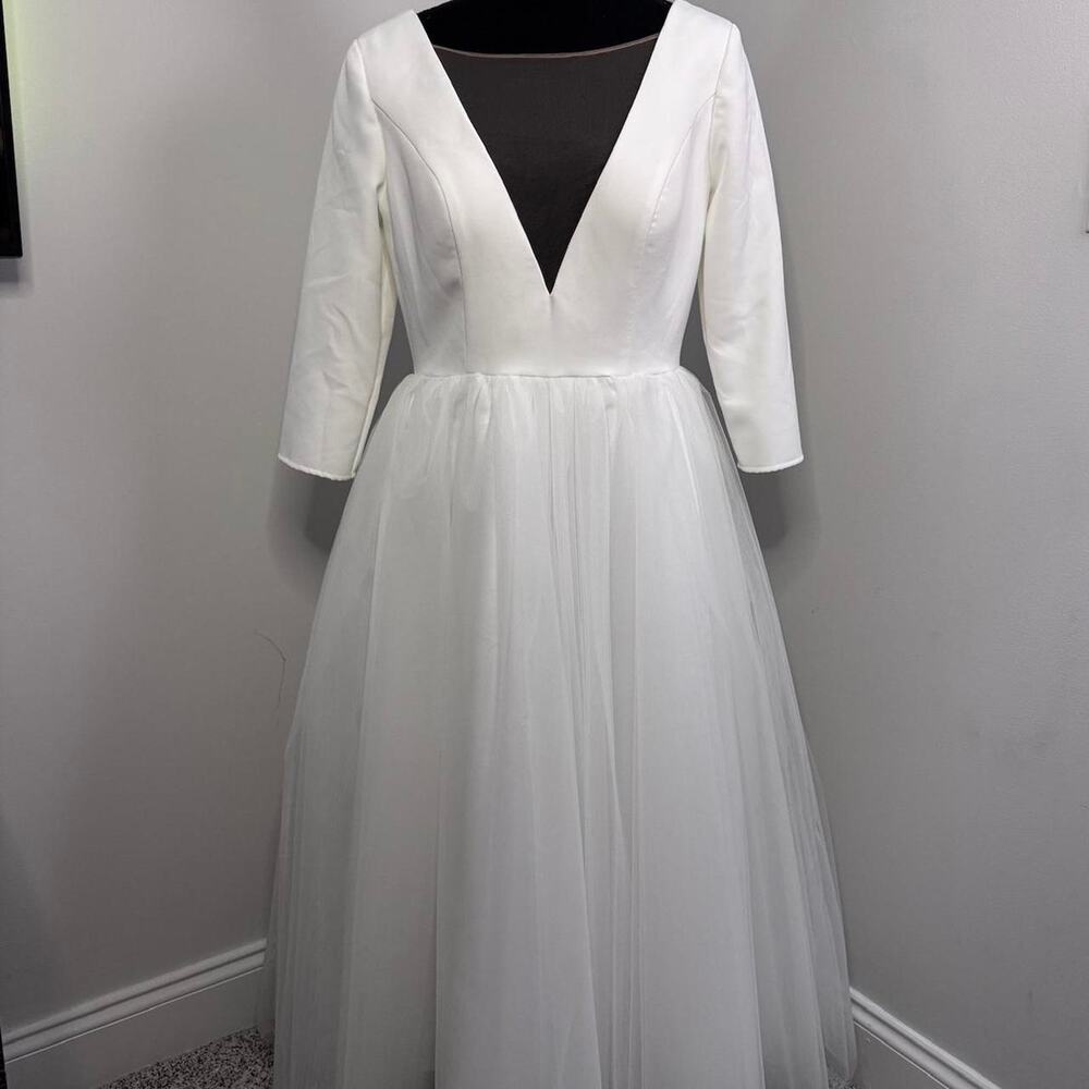 White V-Neck Tulle Ball Gown Wedding Dress 3/4 Sleeve Mesh Button Back Formal